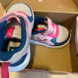 Pink and blue Pumas